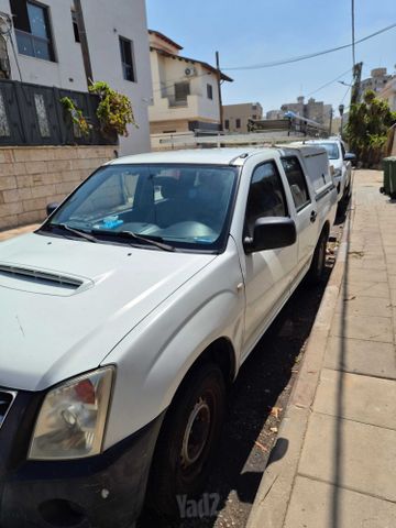 איסוזו די-מקס
