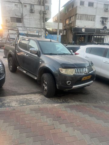 מודעת רכב מיצובישי טרייטון / L200
