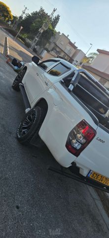 מיצובישי טרייטון / L200