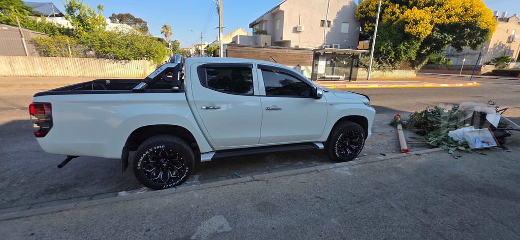 מיצובישי טרייטון / L200