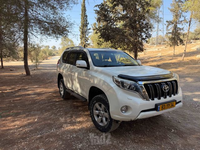 טויוטה לנד קרוזר