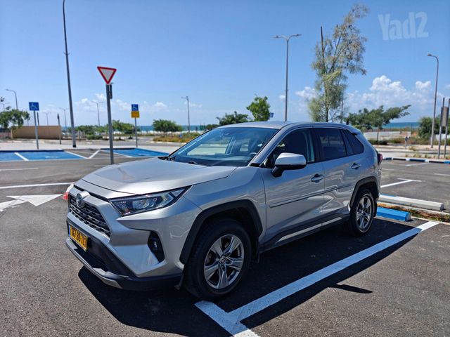 טויוטה RAV4