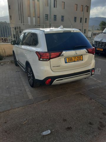מיצובישי אאוטלנדר