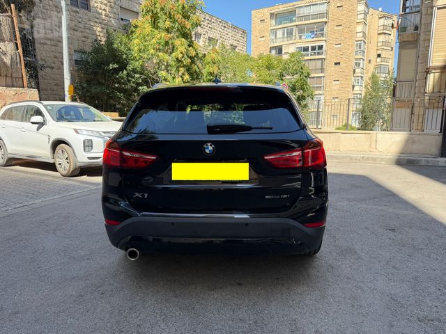 ב מ וו X1