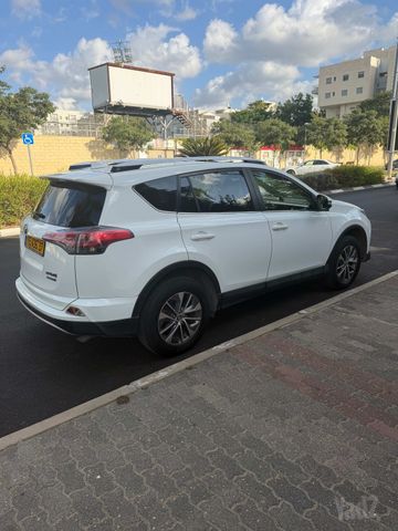 טויוטה RAV4
