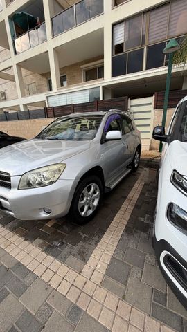 טויוטה RAV4