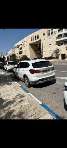 ב מ וו X1