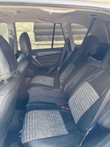 טויוטה RAV4