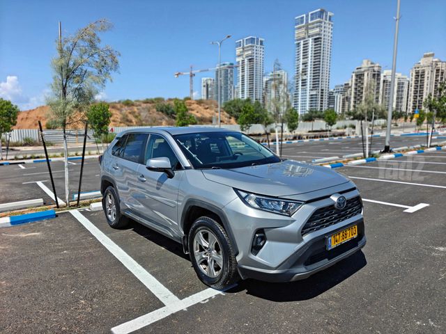 טויוטה RAV4