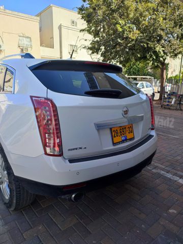 קאדילק SRX