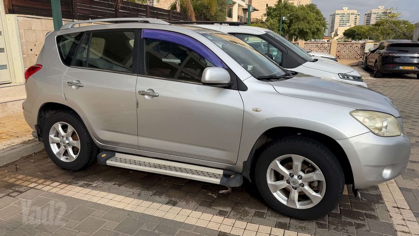 טויוטה RAV4