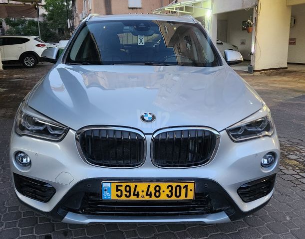 ב מ וו X1