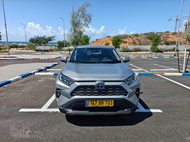 טויוטה RAV4
