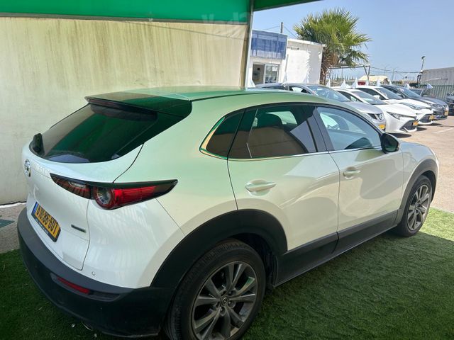 מודעת רכב מאזדה CX-30