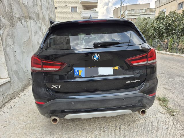 ב מ וו X1