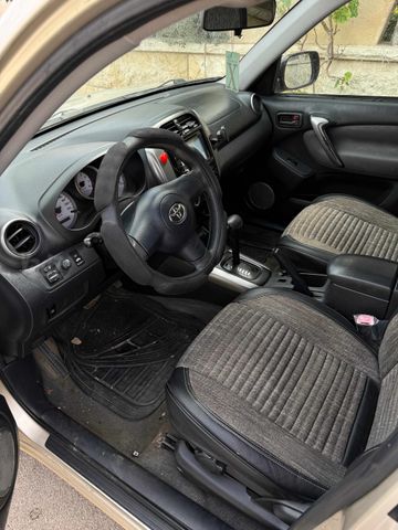 טויוטה RAV4