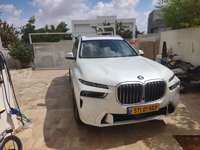 ב מ וו X7