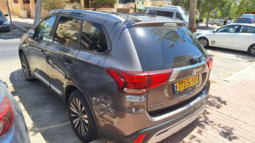 מיצובישי אאוטלנדר