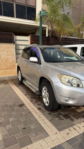 מודעת רכב טויוטה RAV4