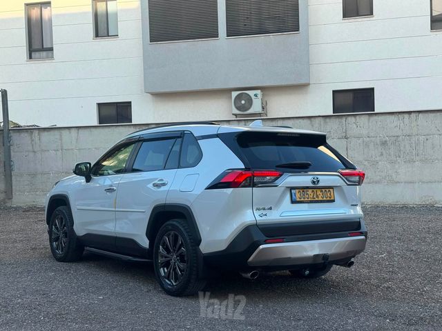 טויוטה RAV4