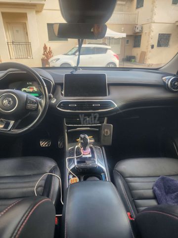 מודעת רכב אם ג'י EHS PHEV