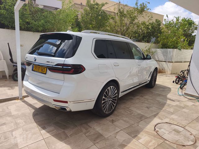 ב מ וו X7