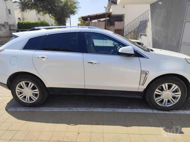 קאדילק SRX