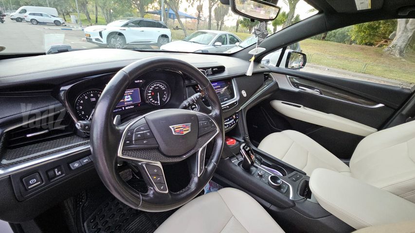קאדילק XT5
