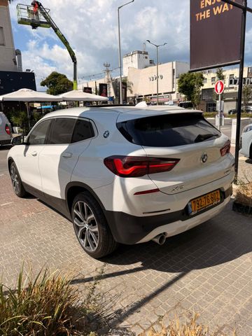 ב מ וו X2