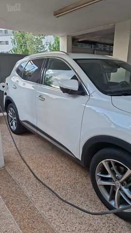 מודעת רכב אם ג'י EHS PHEV
