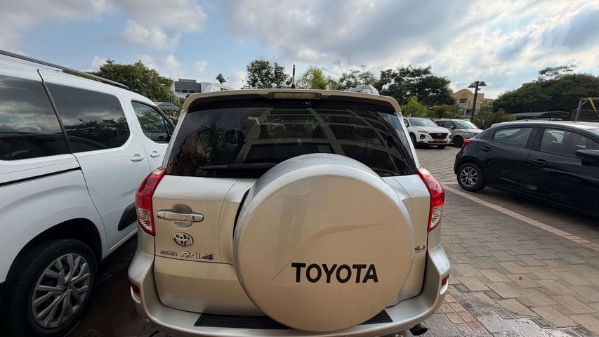 טויוטה RAV4
