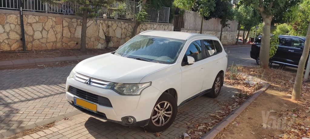 מיצובישי אאוטלנדר