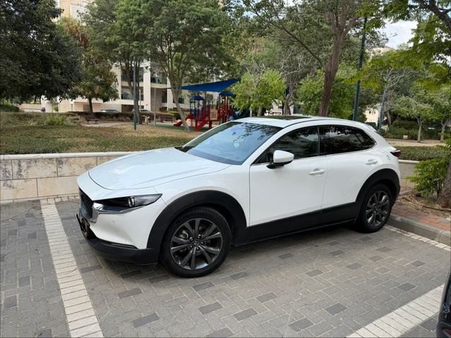 מודעת רכב מאזדה CX-30