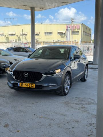 מודעת רכב מאזדה CX-30