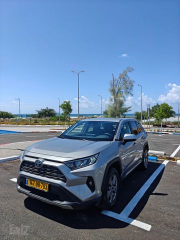 טויוטה RAV4