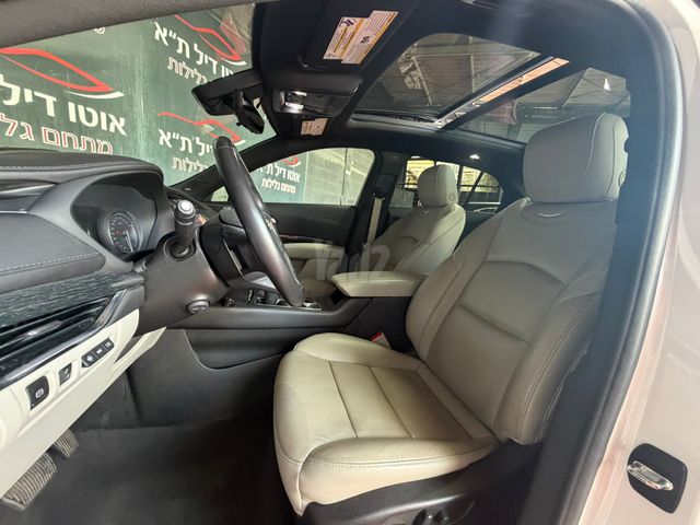 קאדילק XT4