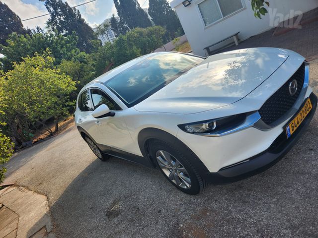 מודעת רכב מאזדה CX-30