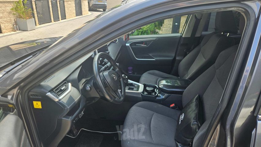 טויוטה RAV4