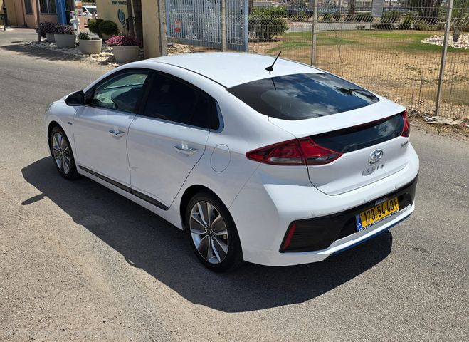 יונדאי איוניק