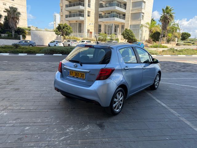 טויוטה יאריס