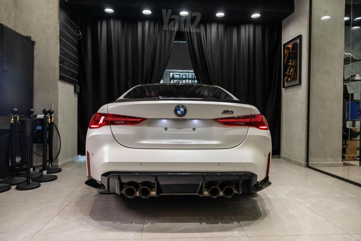 ב מ וו M4