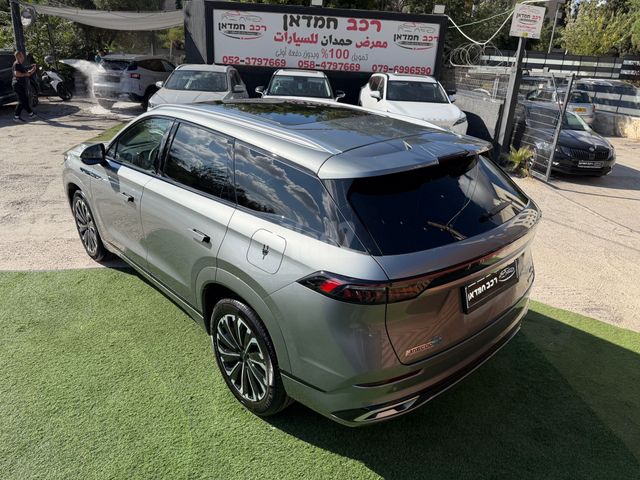 ג'אקו J8