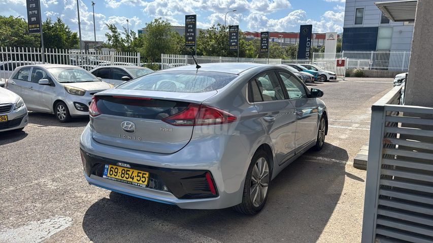 יונדאי איוניק