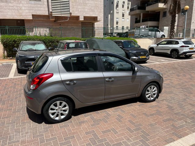 מודעת רכב יונדאי i20