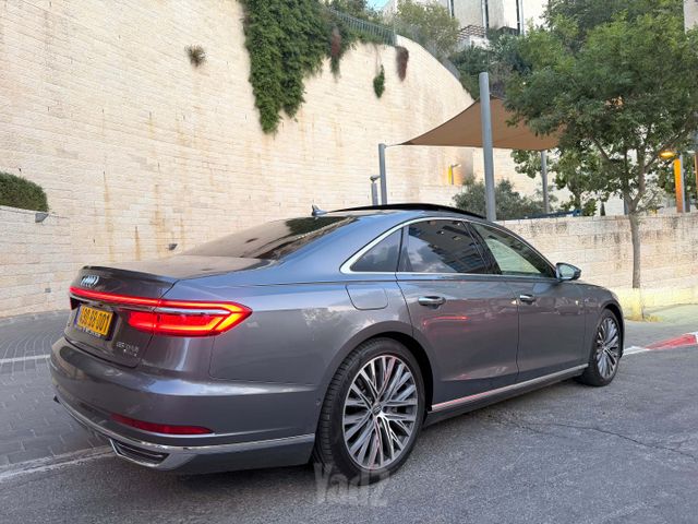 אאודי A8