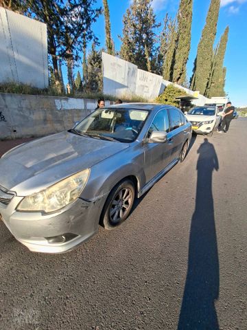 סובארו B4/לגאסי