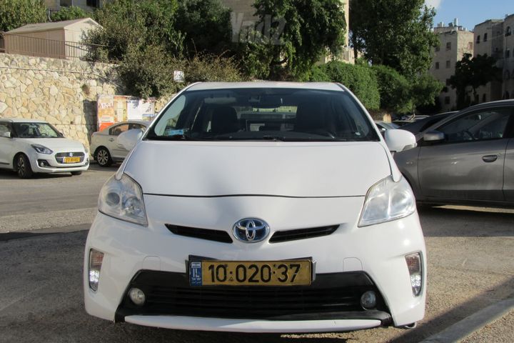 טויוטה פריוס
