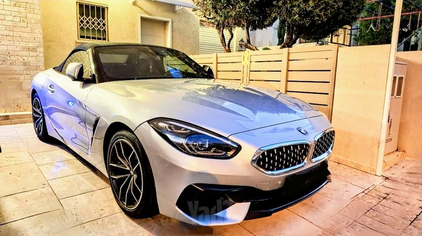 ב מ וו Z4