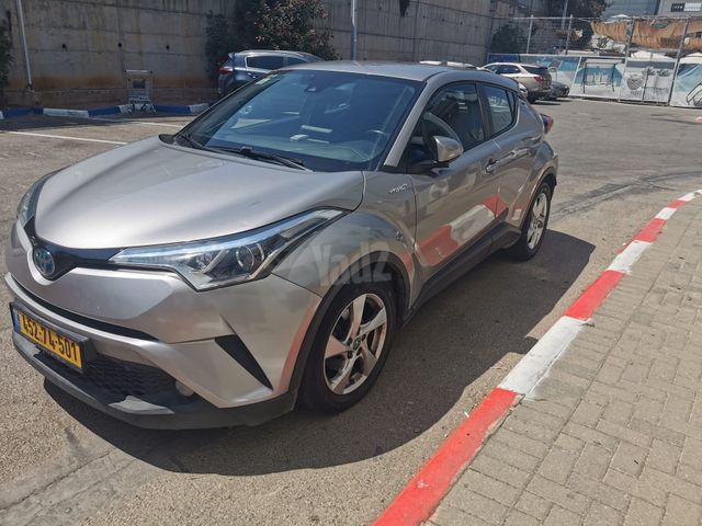 מודעת רכב טויוטה C-HR