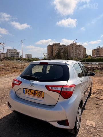 טויוטה יאריס